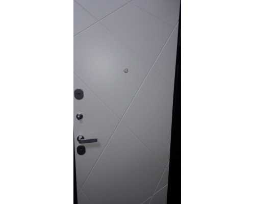 Входная дверь Колизей White Лучи-М (Белая шагрень / Софт Милк) для квартиры в ПИК с шумоизоляцией, толщина полотна 80 мм, два листа металла толщиной 2.0 мм + 1.0 мм, замки 4-го класса защиты, три контура уплотнения